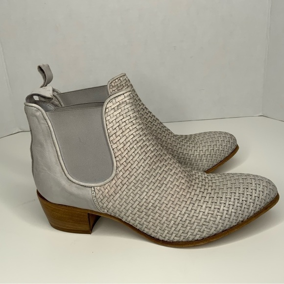 Jp David Leather Chelsea Booties. - Picture 2 of 13